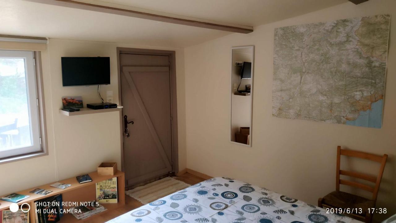 L'Establoun Apartment Saint-Martin-de-Bromes Exterior photo